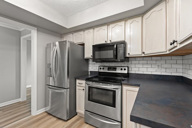 Building Photo - 105 Bay Hill Dr