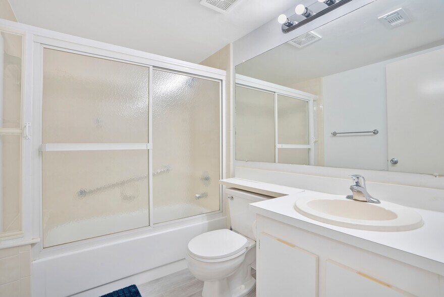 Building Photo - 9610 Green Cypress Ln