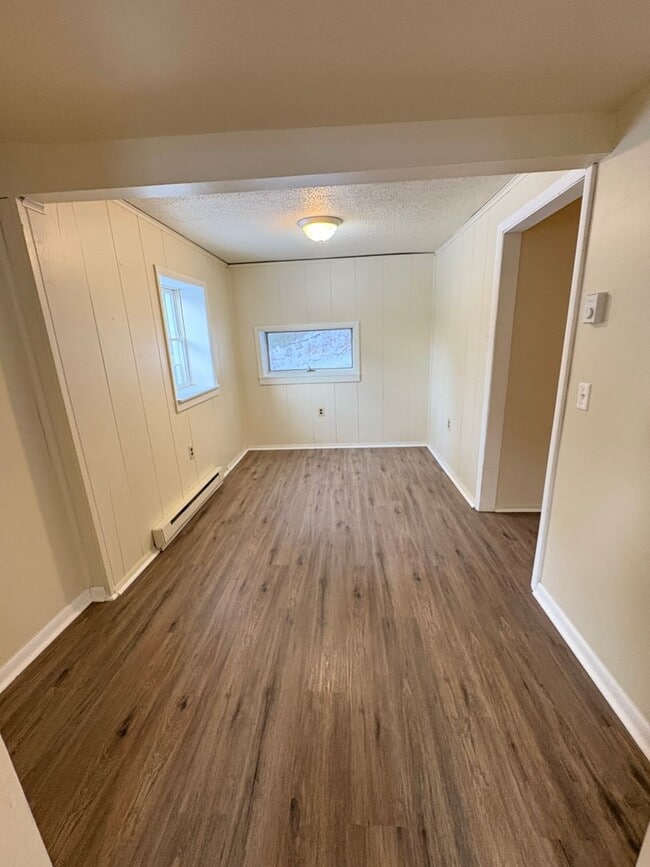 Building Photo - Large 3 bedroom house in Candensis!