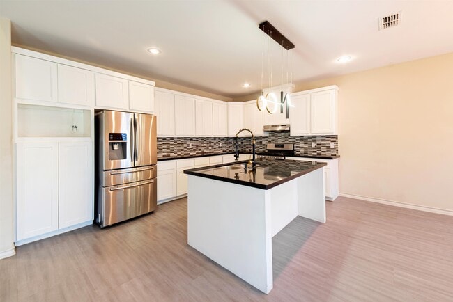 Building Photo - 120 Tranquilo Dr