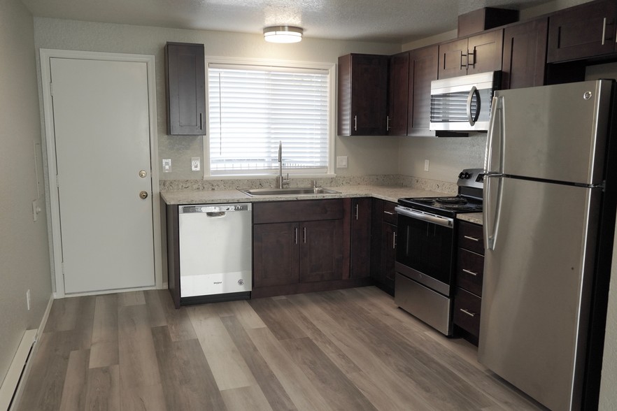 Kitchen - 11025 16th Ave SW
