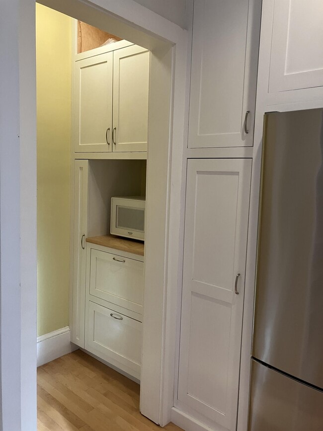 Building Photo - 322 Spring St