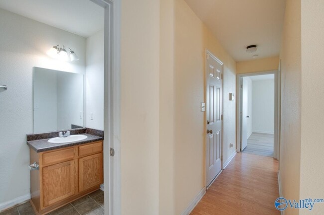 Building Photo - 198 Cloverbrook Dr