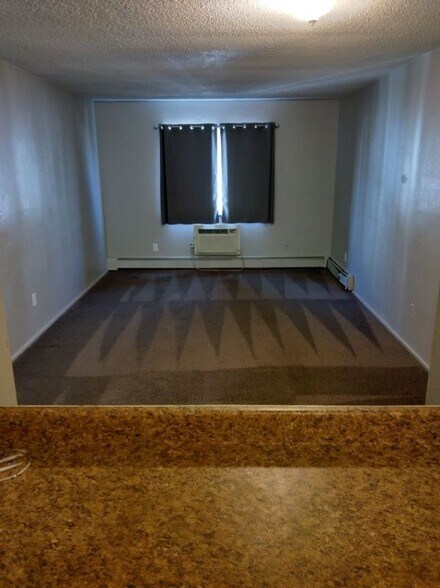 Building Photo - 1425 Yosemite St