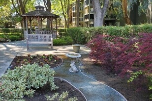 Building Photo - Victoria Gardens