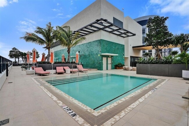 Building Photo - 11 NE 6th St