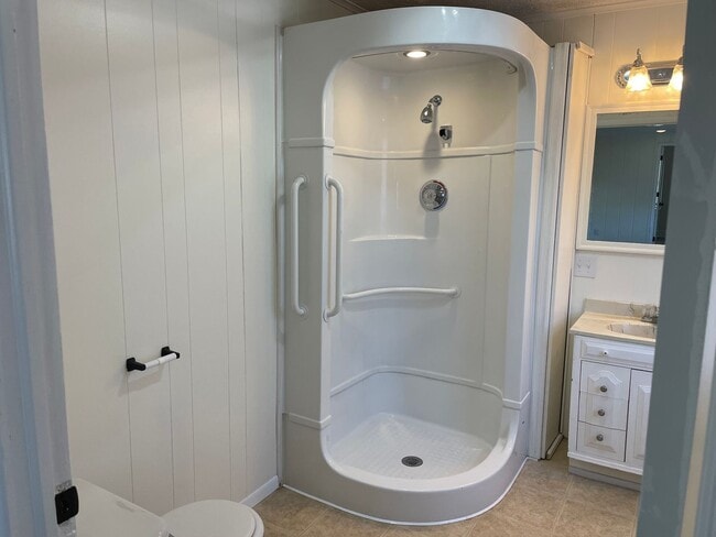 Building Photo - 435 Roan St