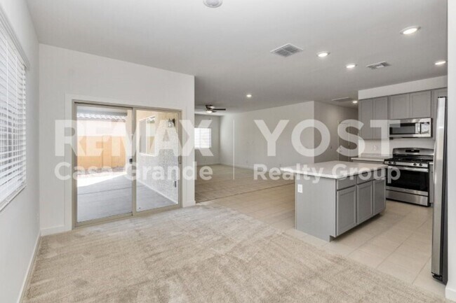 Building Photo - Big Space, Big Backyard, Big Move in special!