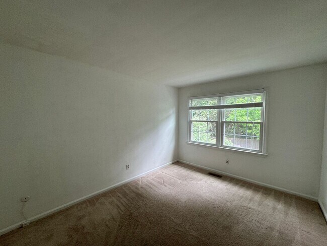 Building Photo - Welcome to this charming 3 bedroom "ASK AB...