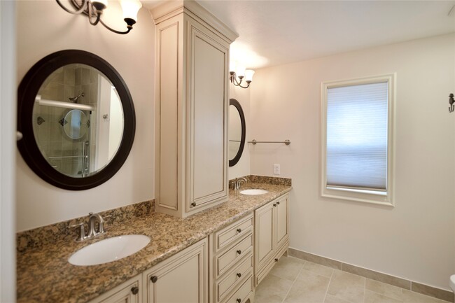 Building Photo - 1839 Lakewinds Dr