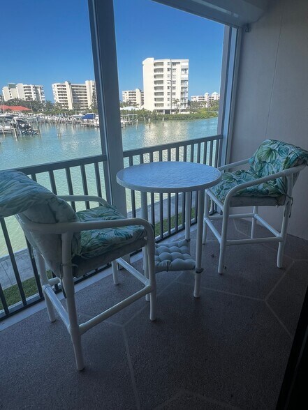 Building Photo - 7600 Sun Island Dr S