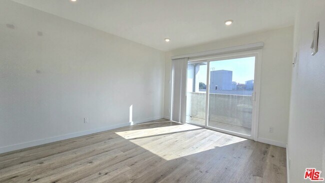 Building Photo - 1650 S Bentley Ave