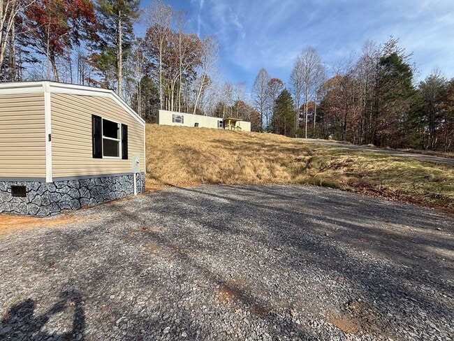 Building Photo - Energy-efficient mobile home for rent