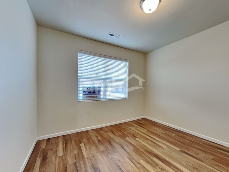 Building Photo - 9011 NE 165th Ave