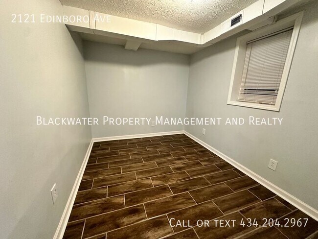 Building Photo - Move In Special! 1/2 Off First Full Month'...