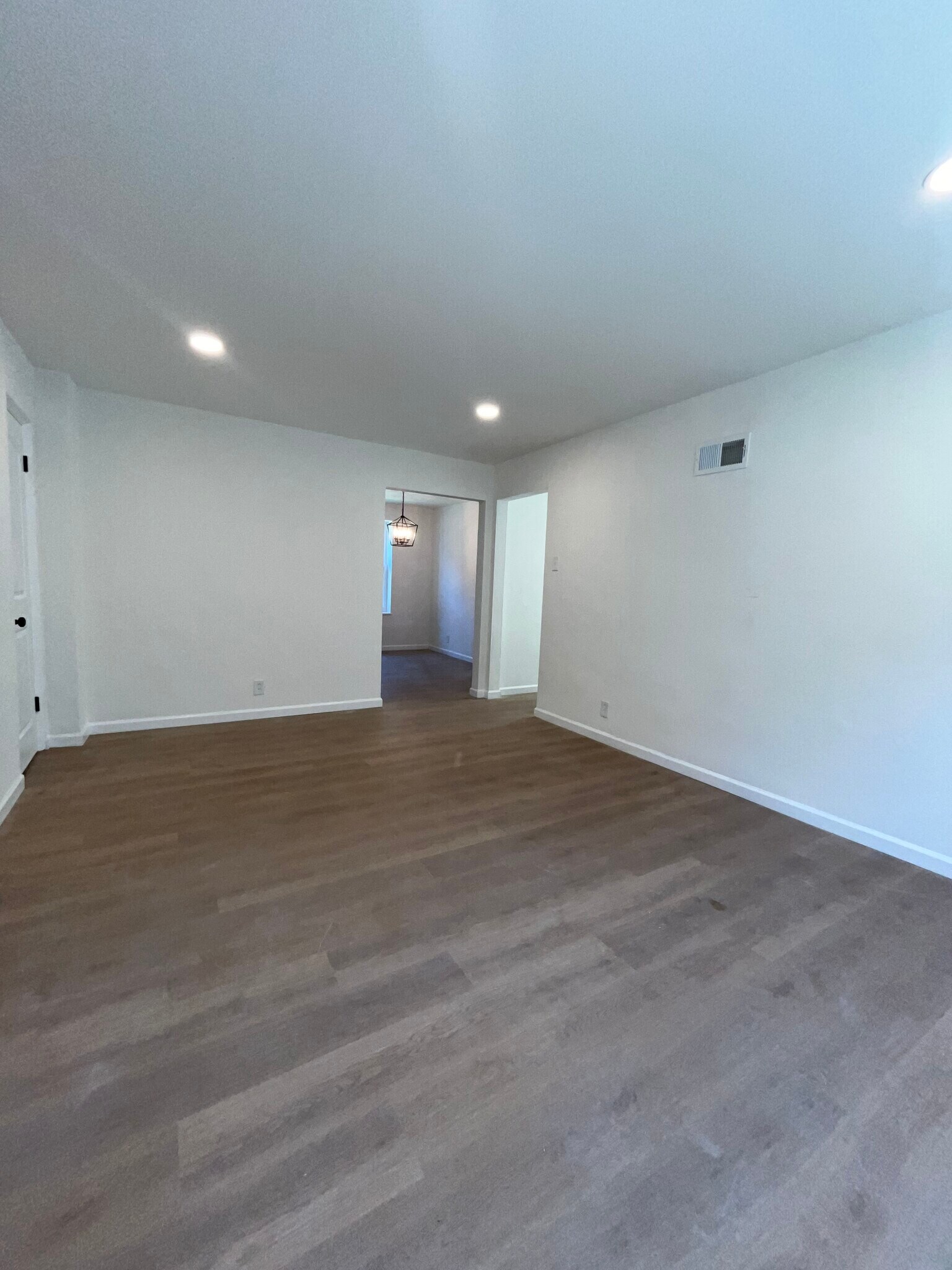 Building Photo - 3919 Jamieson Ave