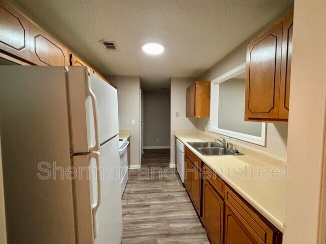 Building Photo - 212 Commons Dr