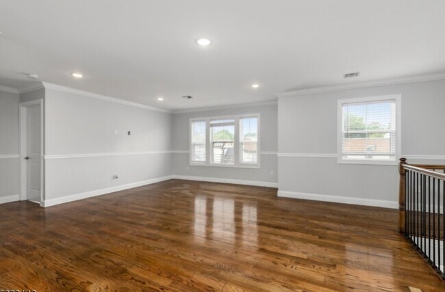 Building Photo - 708 Elm St