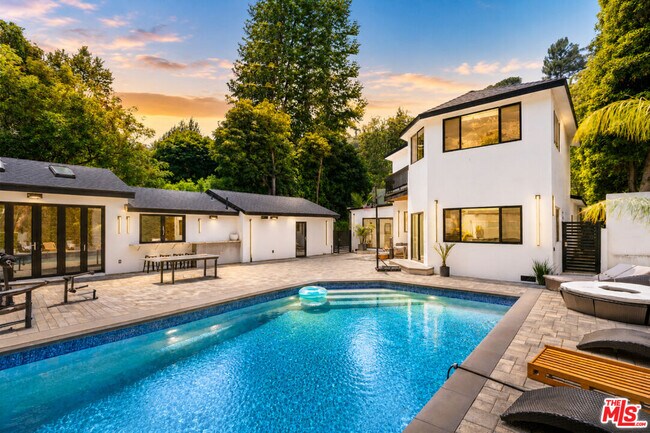 Building Photo - 1750 N Beverly Glen Blvd