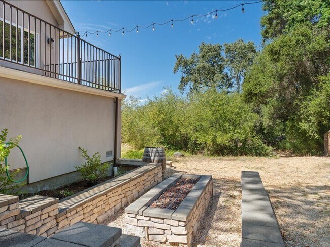 Building Photo - 910 Villa Chanticleer Rd