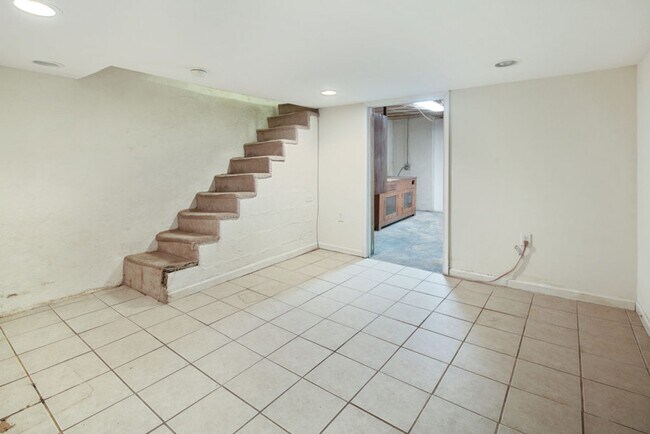Building Photo - 2115 S 20th St