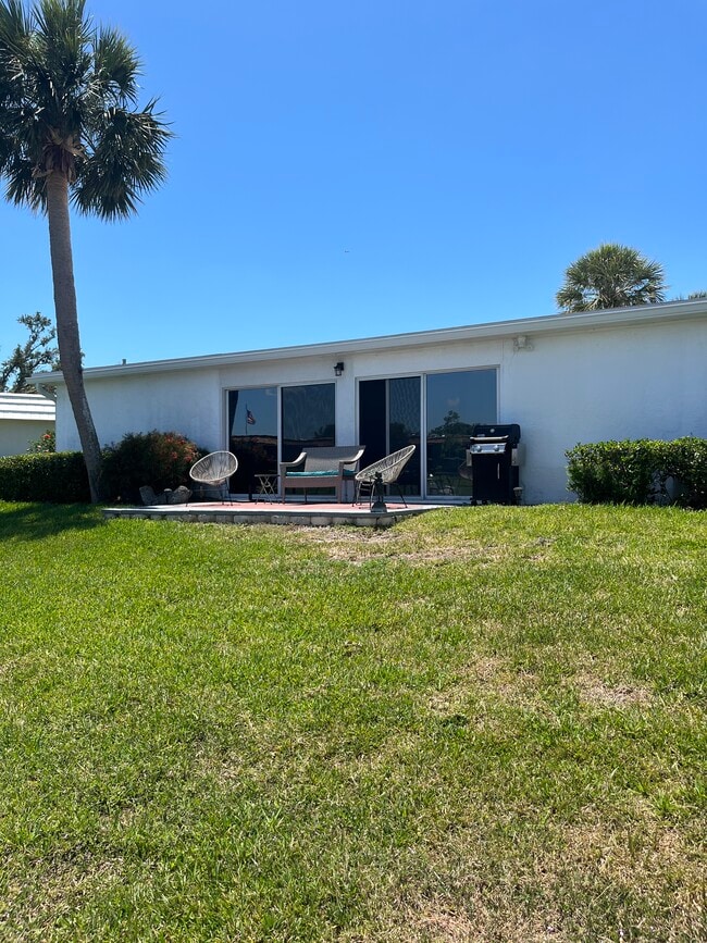 Building Photo - 24 Oakwood Dr N