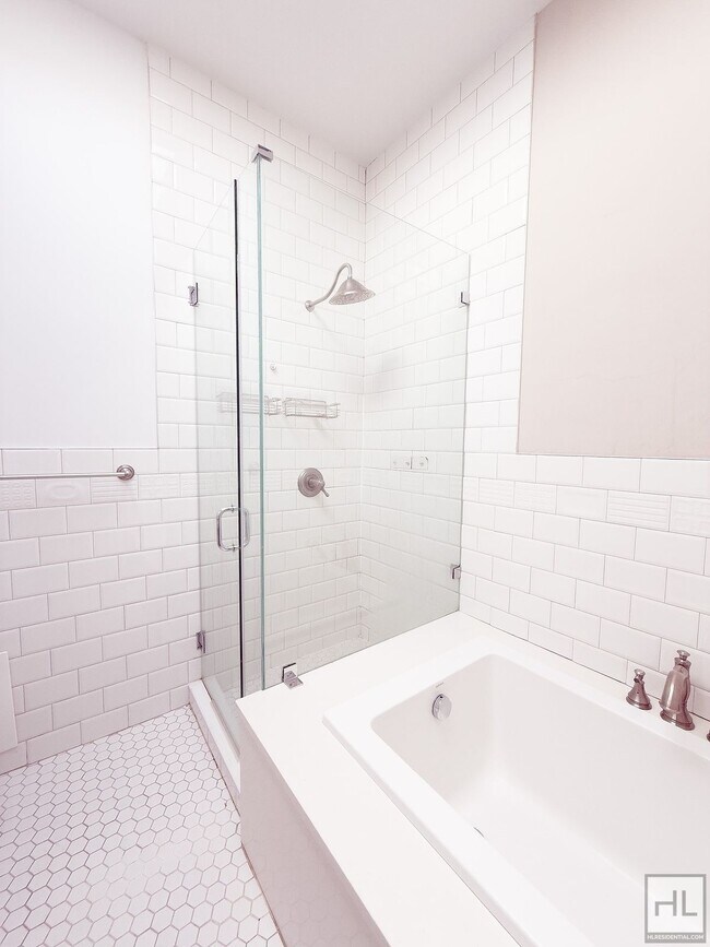 Building Photo - EASTERN PARKWAY / Remarkable Renovated 4-Bed 3-Bath in Prime Crown Heights