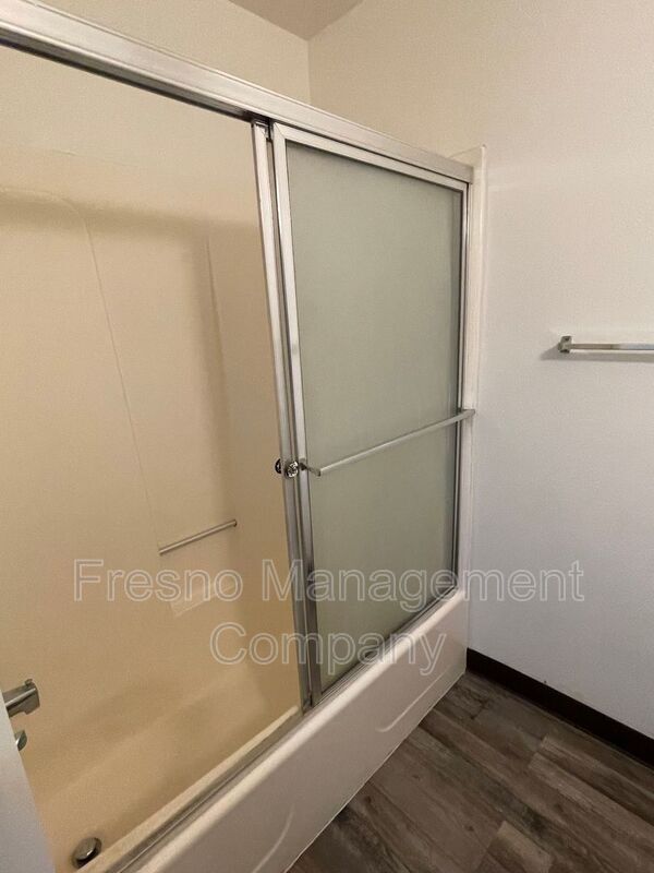 Building Photo - 4033 N Milburn Ave