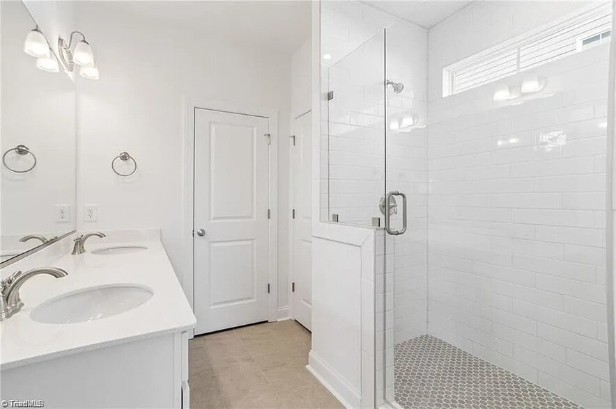 Building Photo - 1675 Ashmead Ln