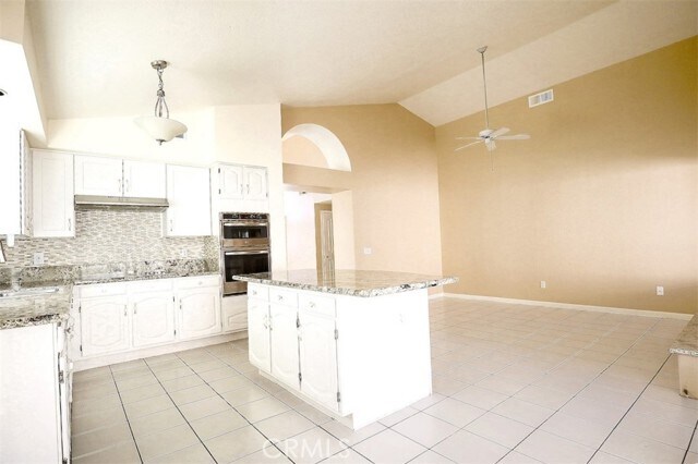 Building Photo - 25406 Blackthorne Dr