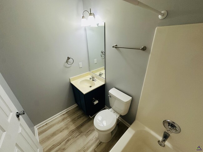 Building Photo - 107 Eagles Landing Trail