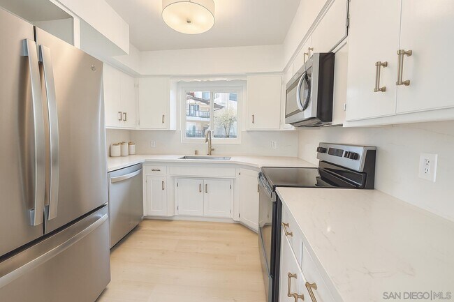 Building Photo - 5139 Hilda Rd