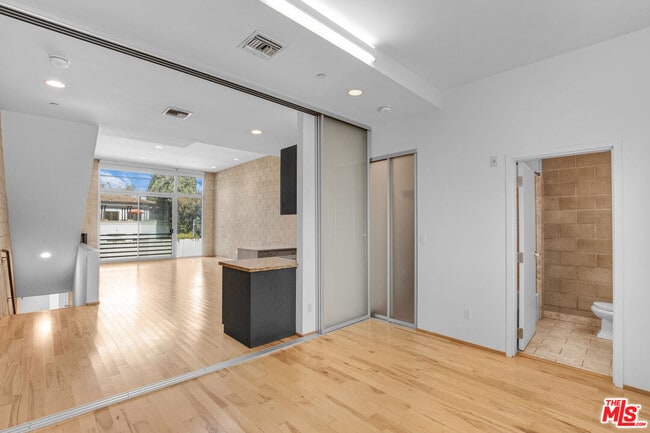 Building Photo - 717 Highland Ave