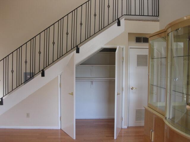 Building Photo - 11508 Moorpark St