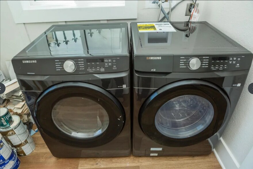 Samsumg Washer Dryer - 3206 Darwin Ave