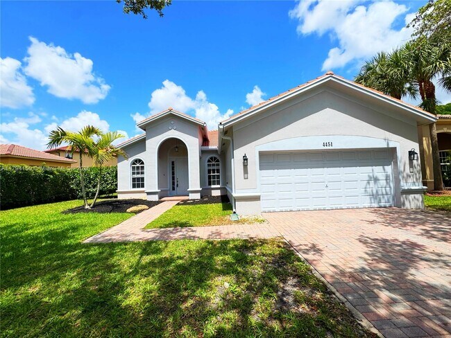 Building Photo - 4451 Laurel Pl