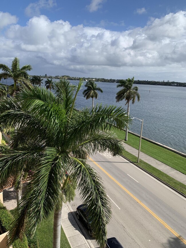 Building Photo - 1801 N Flagler Dr