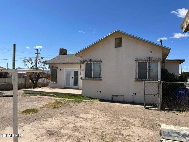 Building Photo - 458 Val Verde St