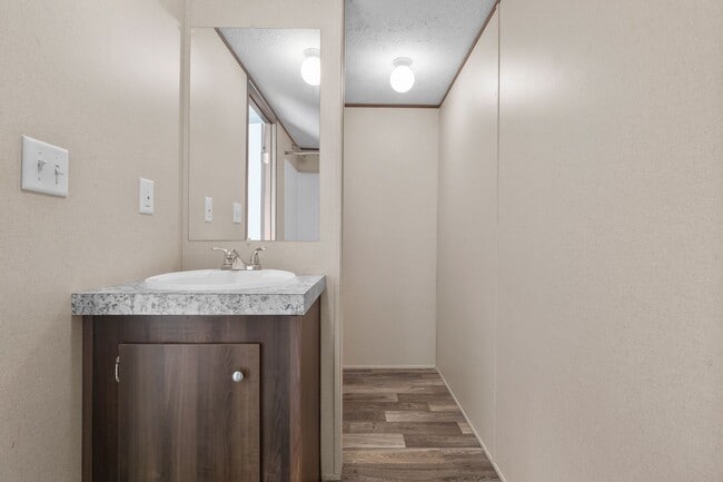 Building Photo - 2 Bedroom, 2 Bathroom Home