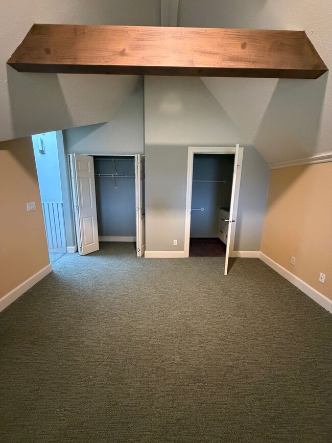 Building Photo - WONDERFUL COLUMBIA SHORES CONDO!