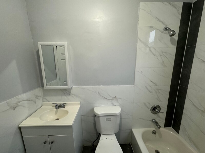 Building Photo - 827 S 14th St