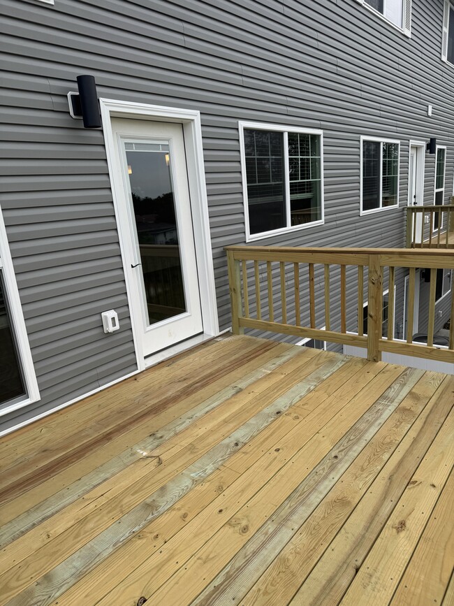 Building Photo - 5745 Holmstrom Ct
