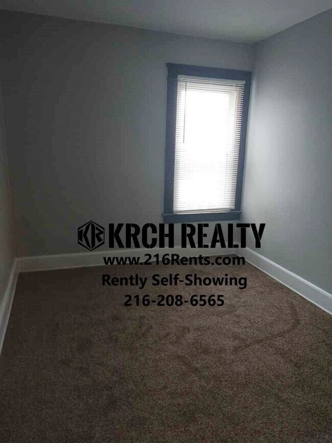 Building Photo - Available Now! Remodeled 3 Bed 1 bath home!