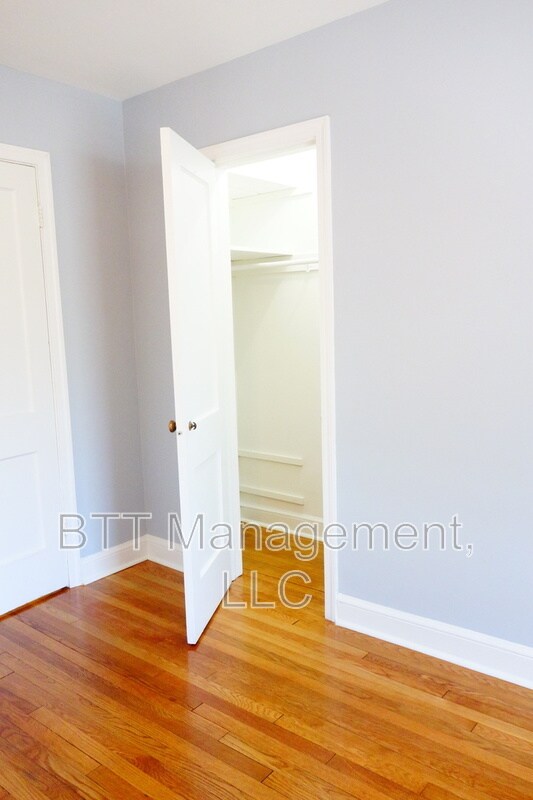 Building Photo - 812 Greenwood Cir