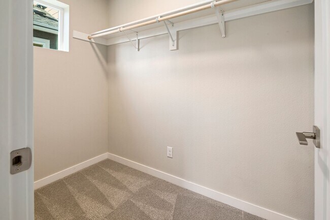 Building Photo - Stunning 3BD/3BATH Home in the Heart of Hi...