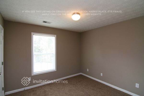 Building Photo - 125 Greatwood Dr