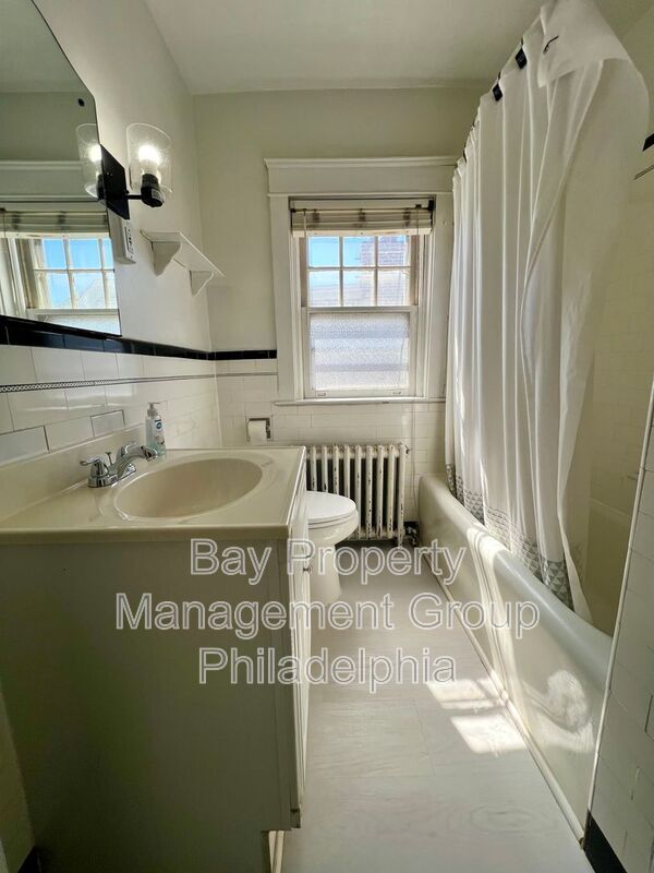 Building Photo - 25 W Parkway Ave