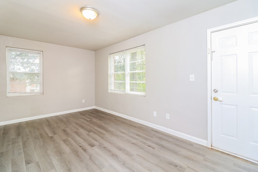 Building Photo - 2937 Thompson Cir