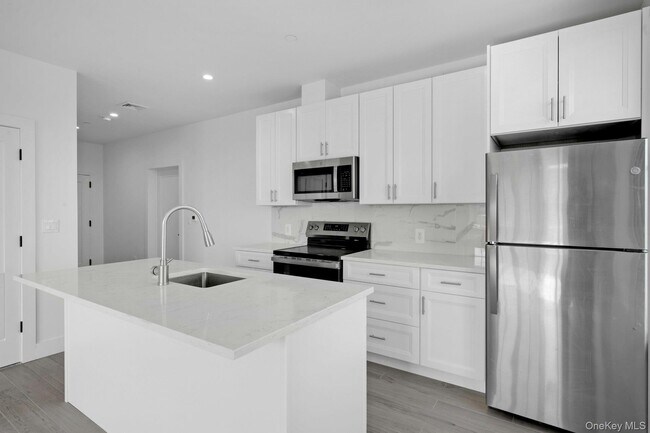 Building Photo - 291 Main St