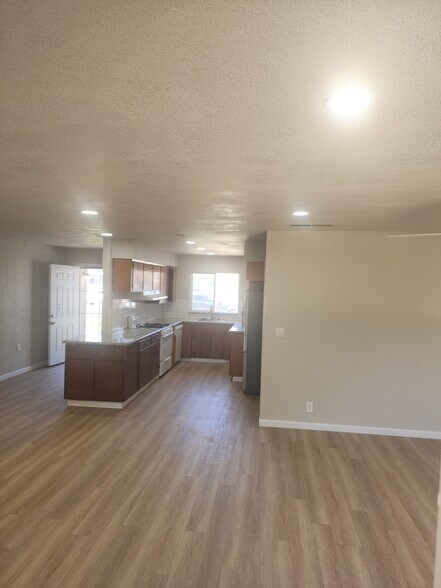Building Photo - 345 E Lemmon Way